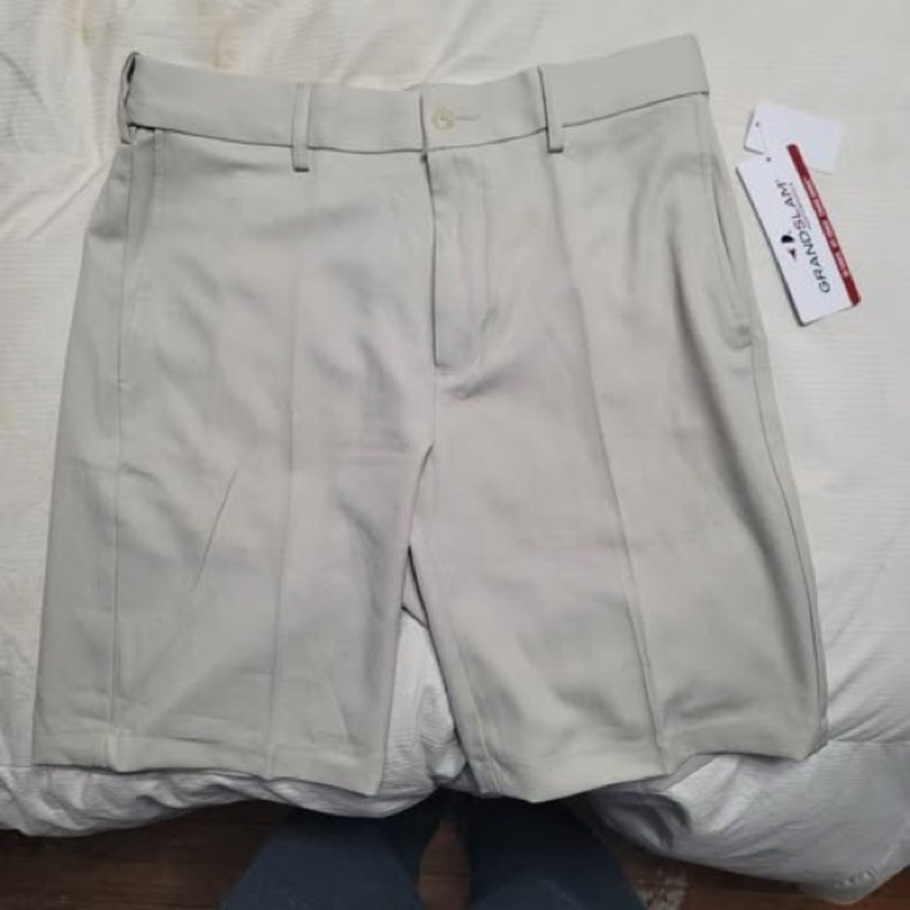 NWT Grand Slam Men's Flat-Front Shorts — Light Beige